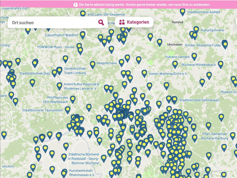 Digitale Landeskarte mit einer Suchfunktion, auf der verschiedene Orte markiert sind.