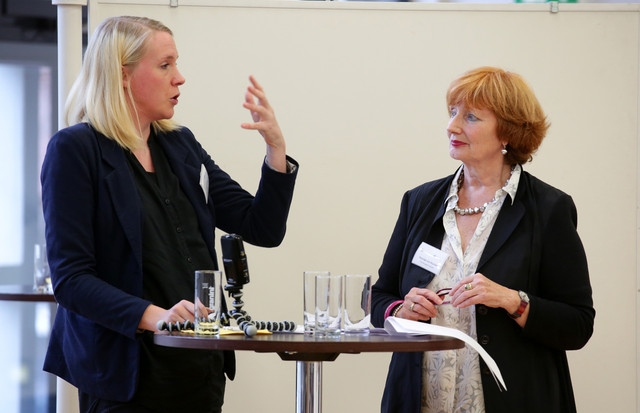 Sozialwissenschaftlerin Julia Klausing (l.), mit Felicitas von Küchler (r.), INBAS GmbH