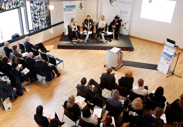 Gesprächsrunde im Giebelsaal des Haus am Dom, Foto: STORCH - Agentur für Pressefotografie