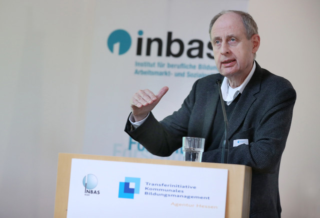 Vortrag des Hauptredners im Plenum