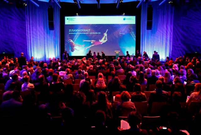 Konferenzplenum, Quelle: http://www.transferinitiative.de/media/content/BILDERBOGEN_BUKO2016_web.pdf