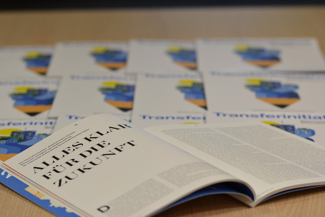 Blick in die aufgeschlagene Broschüre