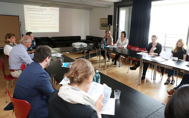 Teilnehmende des Expertenforums I im familiären "Salon" des Haus am Doms  