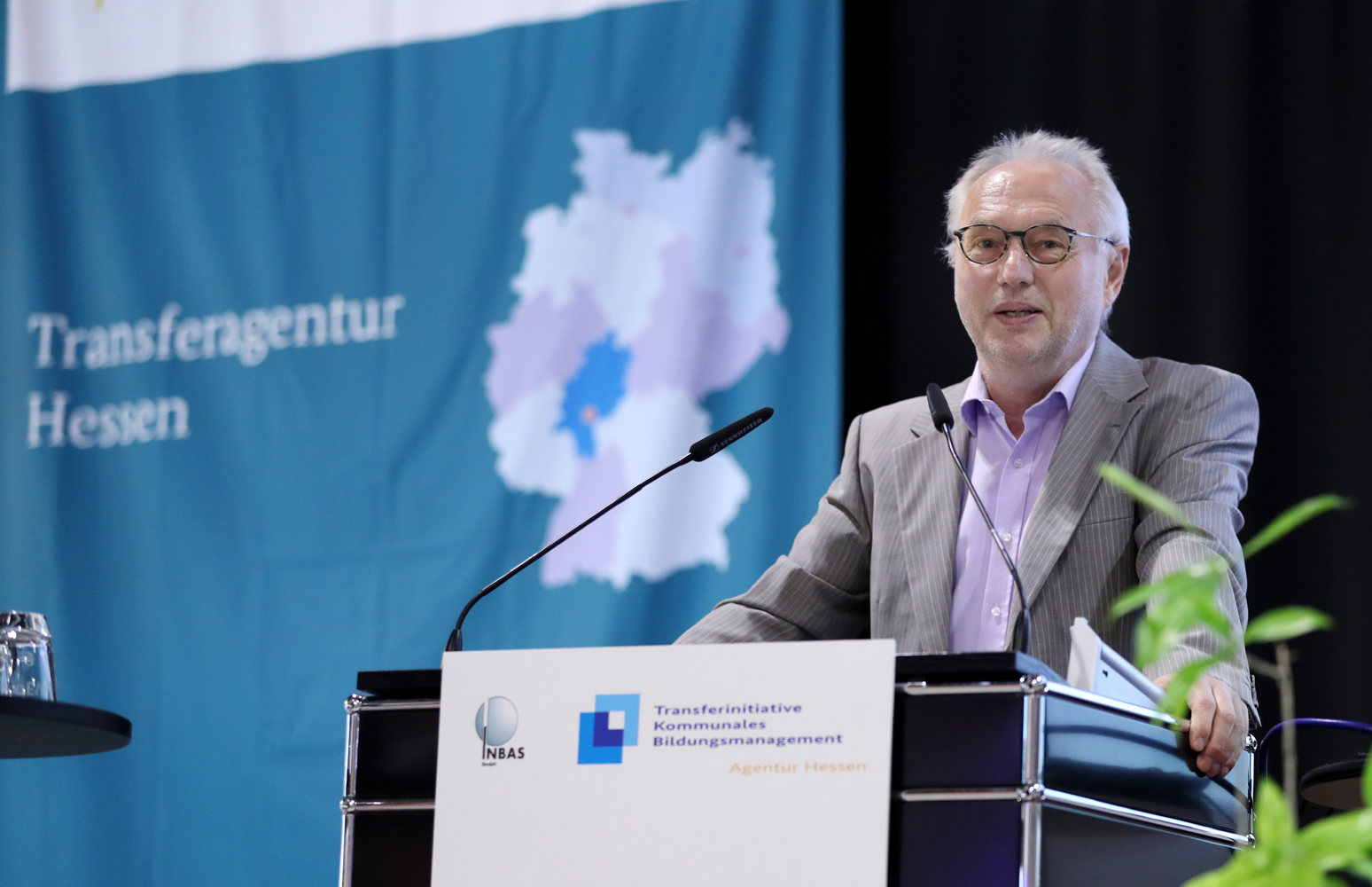 Joachim Winter, Geschäftsführer der INBAS GmbH, eröffnet den Fachtag.