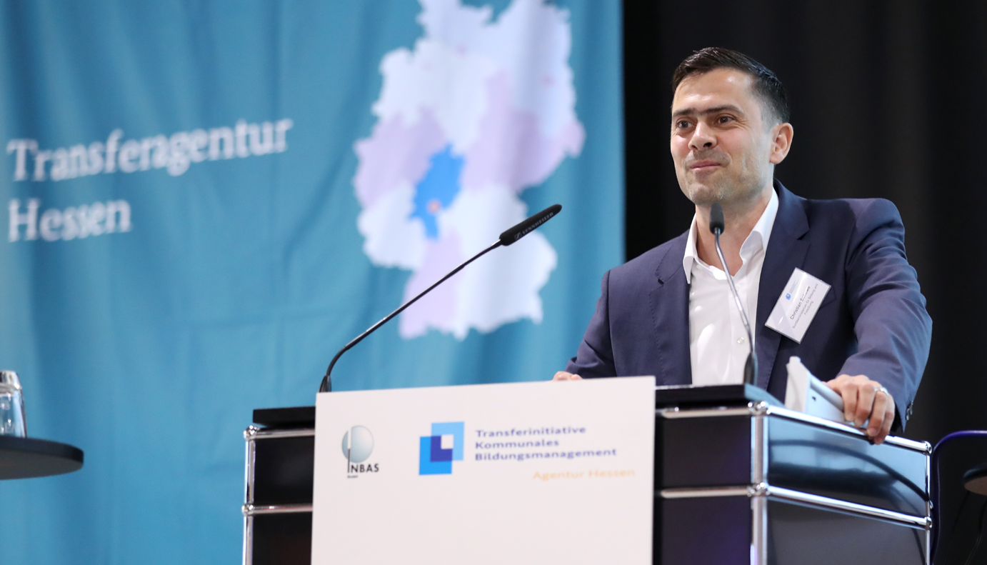 Christian Schewe vom Bundesministerium für Bildung und Forschung (BMBF) ermuntert die anwesenden Kommunen, ihre Bildungsvorhaben weiterzuentwickeln.